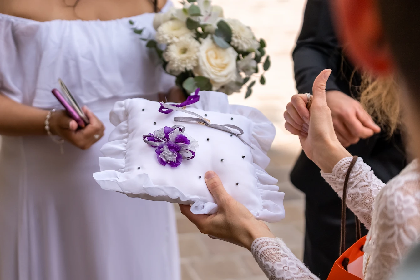 Alliances mariage luxe détail macrophotographie